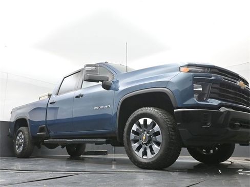 Used 2024 Chevrolet Silverado 2500 Custom w/ Custom Value Package image 38