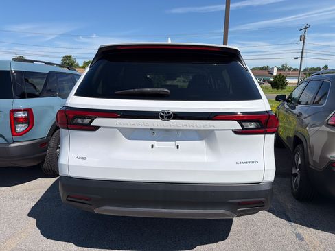 Used 2024 Toyota Grand Highlander AWD image 6