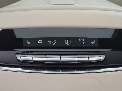 Certified 2022 Cadillac Escalade Premium Luxury Platinum image 16