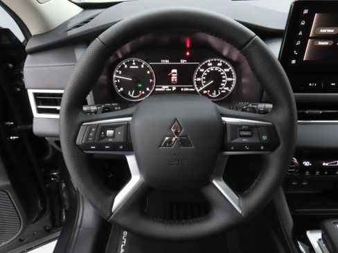 New 2026 Mitsubishi Outlander SE FWD image 14