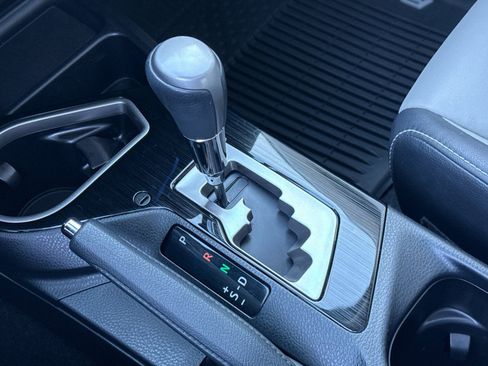 Used 2018 Toyota RAV4 Limited image 22