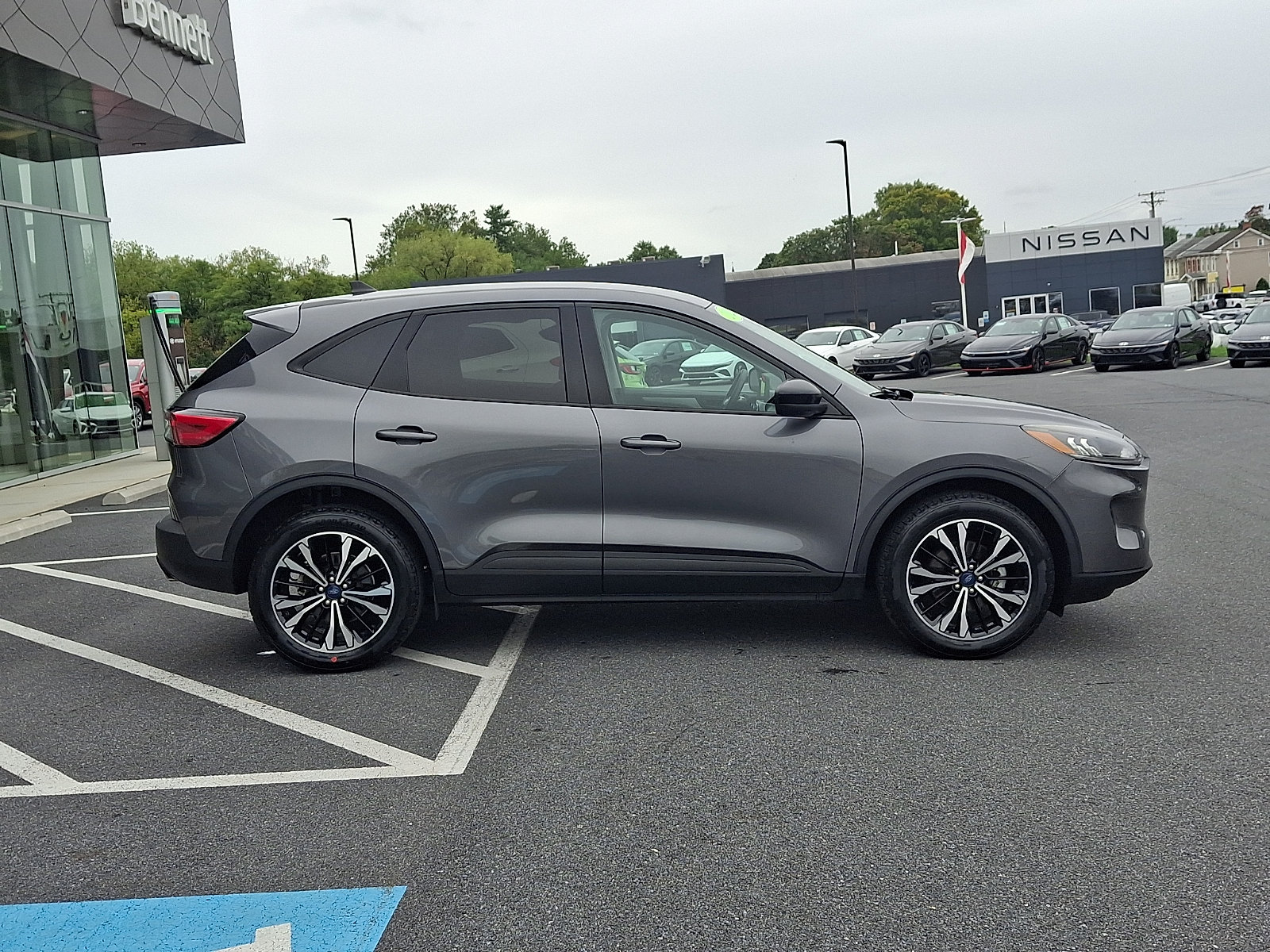 Used 2022 Ford Escape SE w/ SE Sport Appearance Package AWD/4WD image 7