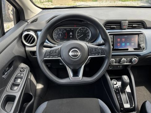 Used 2025 Nissan Versa SV FWD image 31
