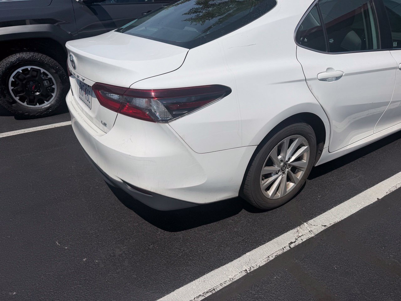 Used 2021 Toyota Camry LE FWD image 7