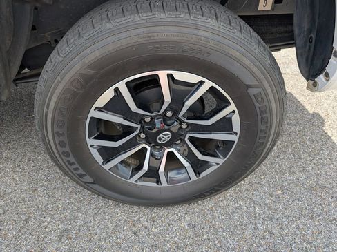 Used 2023 Toyota Tacoma TRD Sport w/ Advanced Technology Package image 28