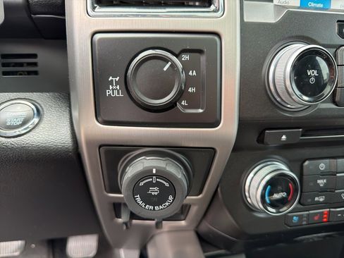 Used 2018 Ford F150 Platinum w/ Equipment Group 701A Luxury image 46