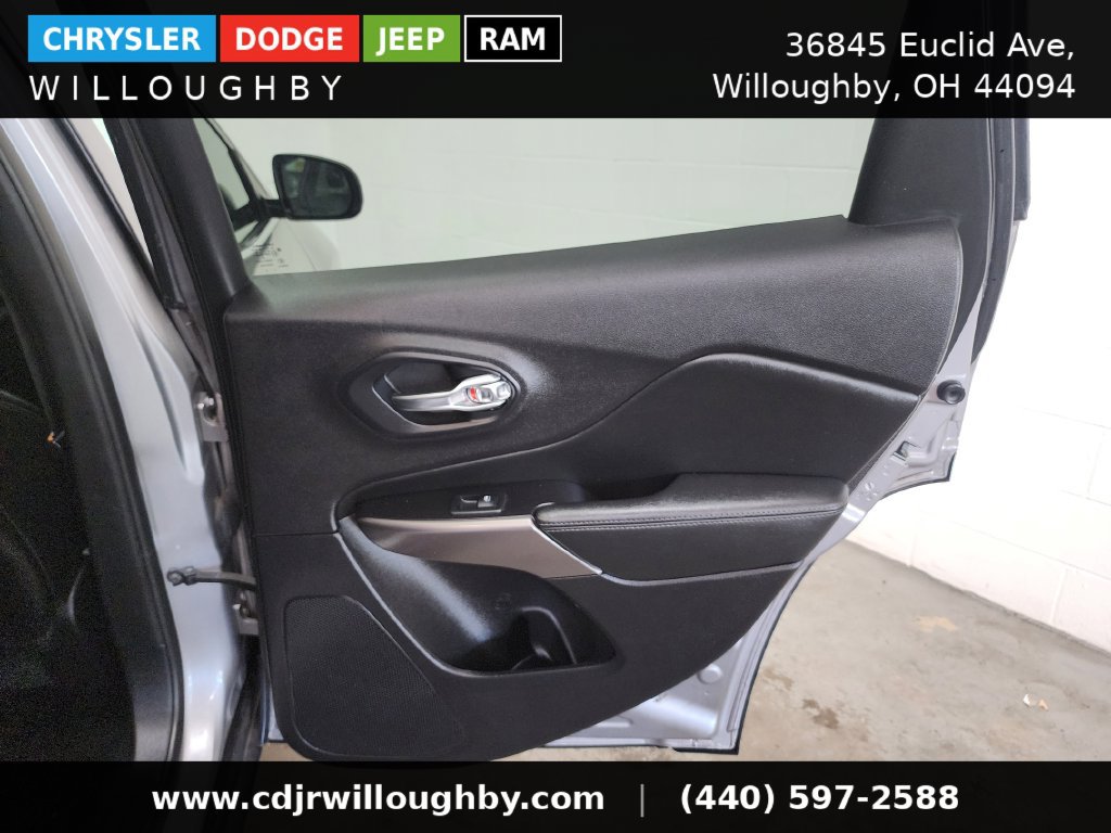 Used 2020 Jeep Cherokee Limited w/ Advanced Safety Group AWD/4WD image 31