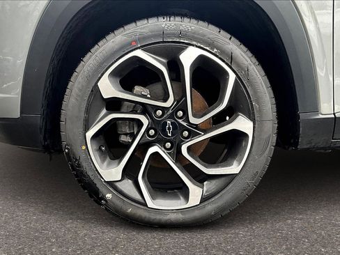 Used 2024 Chevrolet Trax RS w/ Driver Confidence Package image 25