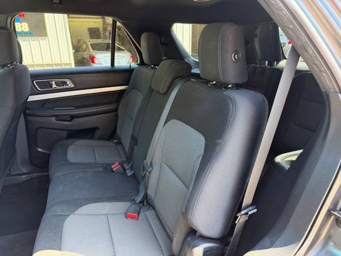 Used 2017 Ford Explorer XLT AWD/4WD image 7