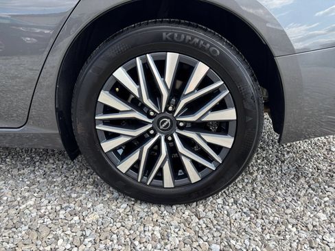 Used 2025 Nissan Altima 2.5 SV FWD image 25