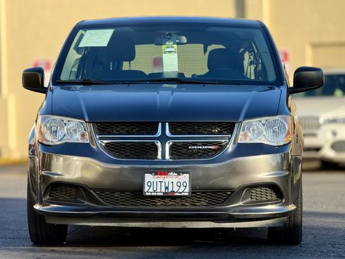 Used 2016 Dodge Grand Caravan SE w/ Quick Order Package 29E SE FWD image 4
