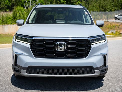 Used 2024 Honda Pilot Touring image 2