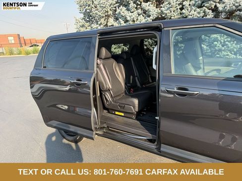 Used 2025 Kia Carnival FWD image 30