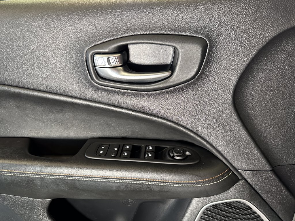 Used 2020 Jeep Compass Sport w/ Cold Weather Group AWD/4WD image 18