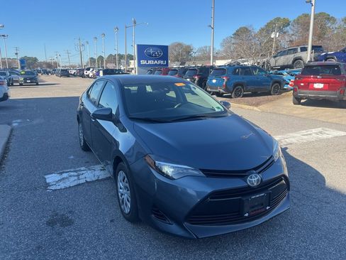 Used 2018 Toyota Corolla L image 2