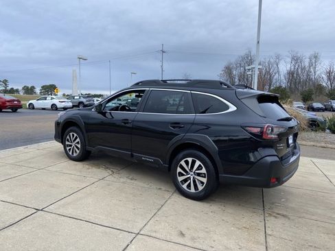 Used 2024 Subaru Outback Premium image 7