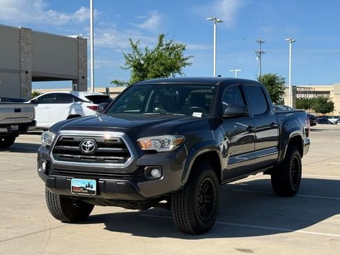 Used 2017 Toyota Tacoma SR5 w/ Tow Package image 6