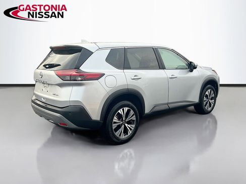 Used 2023 Nissan Rogue SV image 9