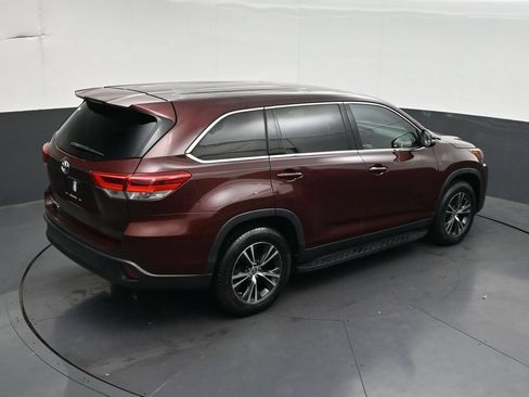 Used 2019 Toyota Highlander LE FWD image 20