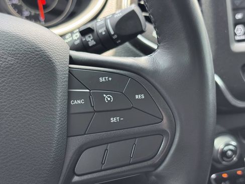 Used 2021 Jeep Cherokee Trailhawk AWD/4WD image 19