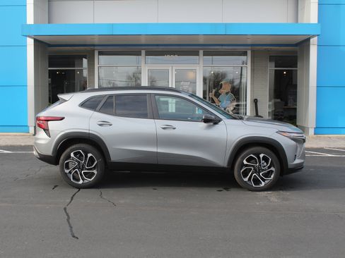 New 2026 Chevrolet Trax RS image 3