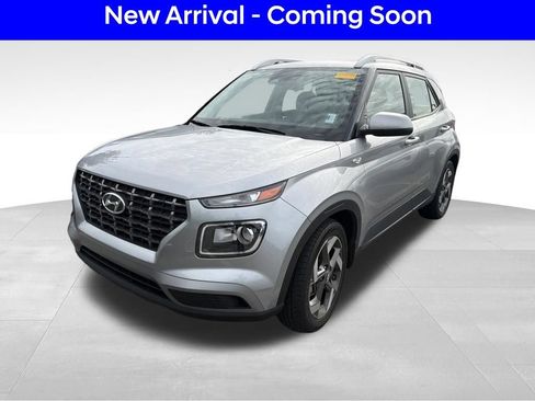 Certified 2024 Hyundai Venue SEL FWD image 2