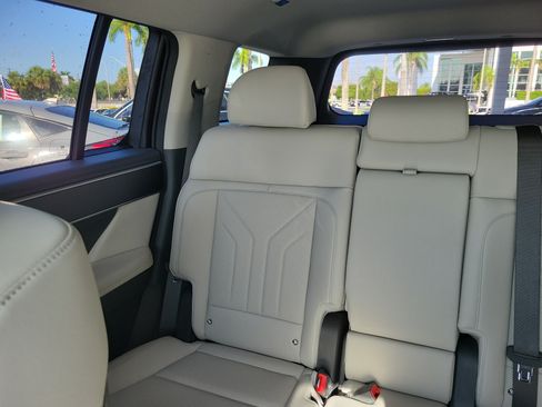Used 2025 Hyundai Santa Fe SEL FWD image 18