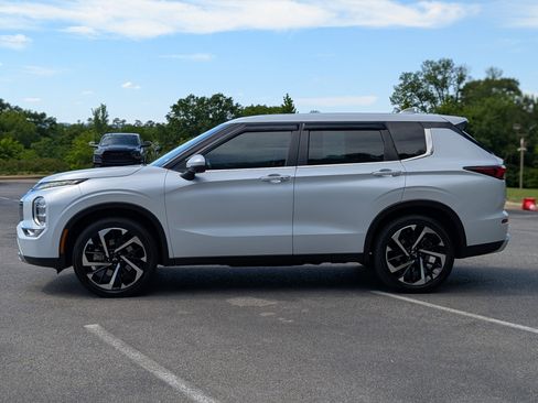 Used 2023 Mitsubishi Outlander SE FWD image 6