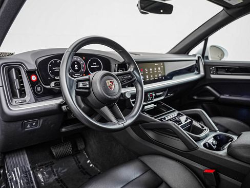 Certified 2024 Porsche Cayenne AWD/4WD image 4