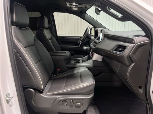 Used 2022 GMC Yukon SLT w/ SLT Luxury Package image 28