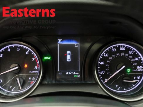 Used 2021 Toyota Camry SE w/ Cold Weather Package image 17