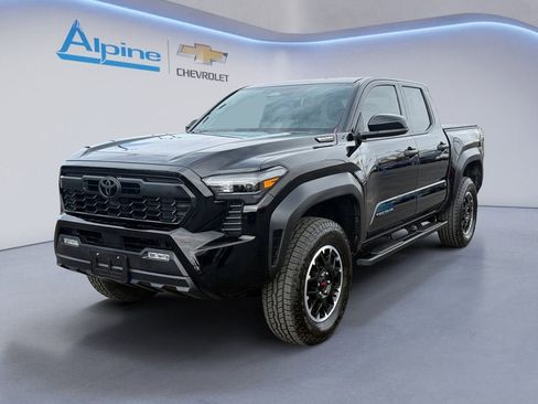 Used 2025 Toyota Tacoma TRD Sport image 1