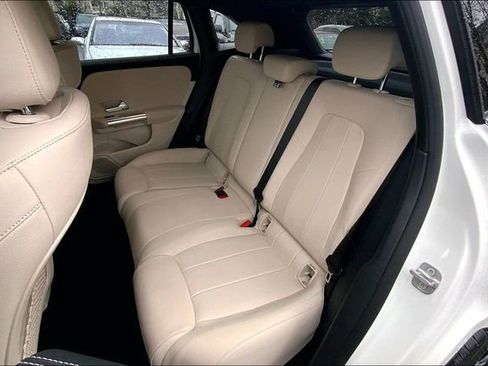 Used 2025 Mercedes-Benz GLA 250 4MATIC image 16