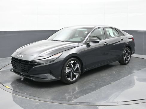 Used 2023 Hyundai Elantra SEL w/ Convenience Package FWD image 8