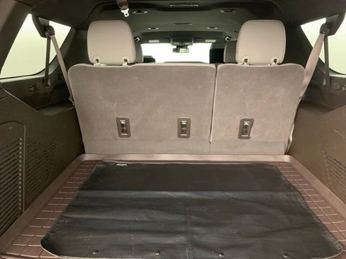 Used 2024 Chevrolet Suburban LT w/ Luxury Package RWD image 35