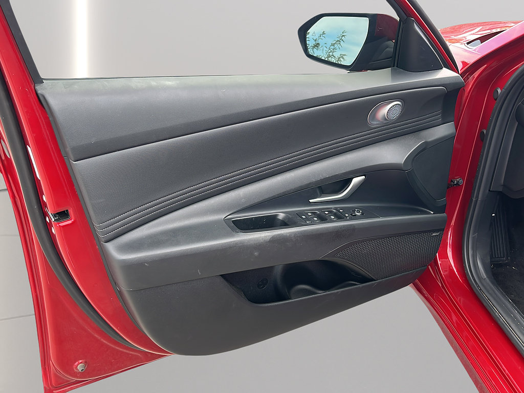 Certified 2024 Hyundai Elantra Limited FWD image 17