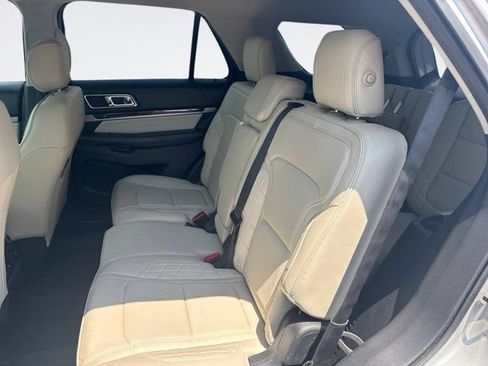 Used 2017 Ford Explorer Platinum AWD/4WD image 16