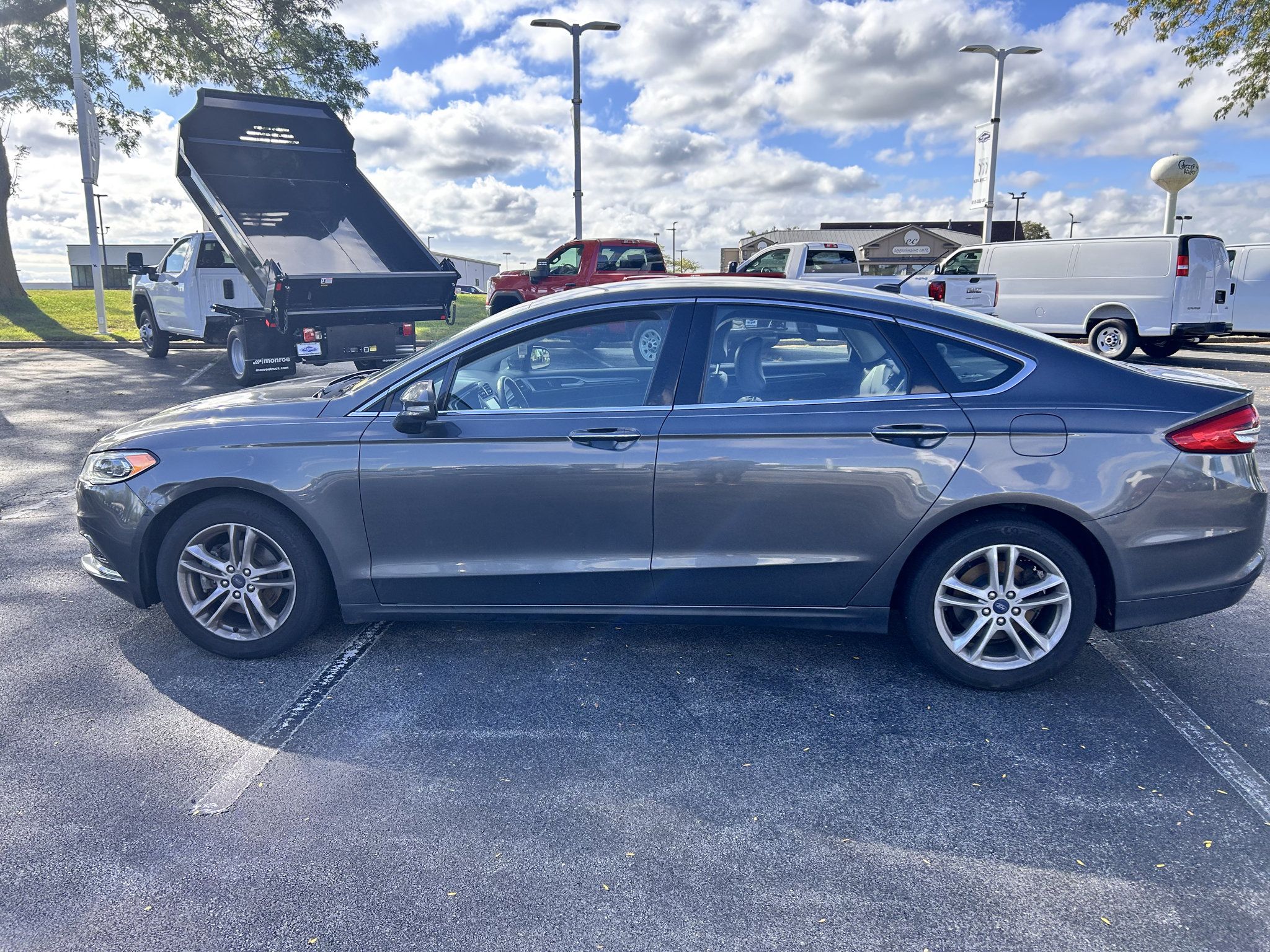 Used 2018 Ford Fusion SE w/ Fusion SE Technology Package FWD image 8
