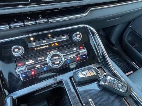 Used 2020 Lincoln Navigator L Reserve image 32