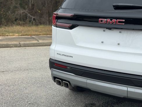 New 2026 GMC Acadia Elevation image 13