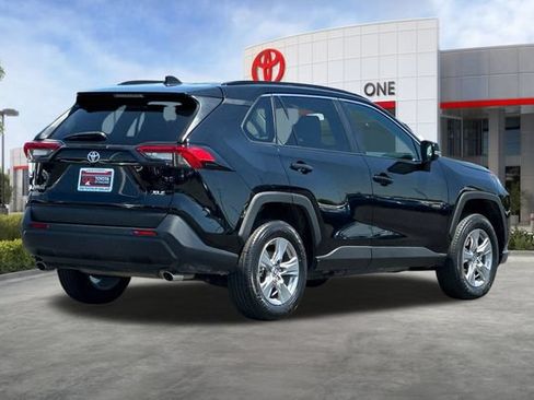 Used 2024 Toyota RAV4 XLE FWD image 5