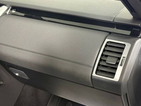 Certified 2025 Land Rover Discovery S AWD/4WD image 32