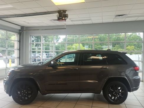 Used 2021 Jeep Grand Cherokee Laredo X AWD/4WD image 6