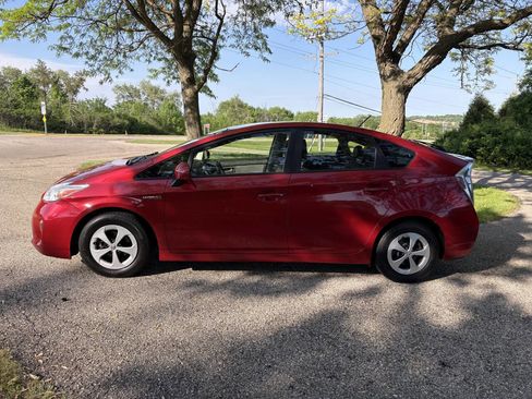 Used 2013 Toyota Prius Two FWD image 2