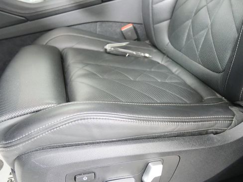 Certified 2023 BMW X6 xDrive40i w/ Executive Package image 10