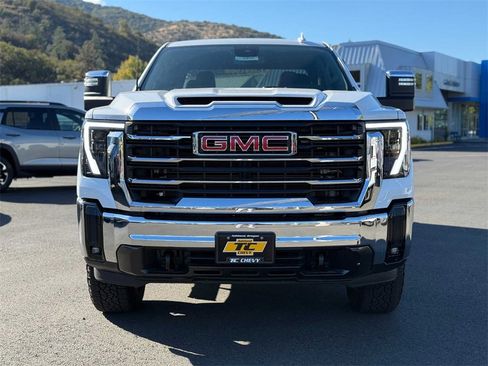 Used 2024 GMC Sierra 2500 SLT image 2