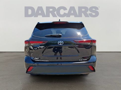 Used 2024 Toyota Highlander XLE AWD/4WD image 5