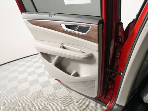 Used 2024 Volkswagen Atlas SE image 13