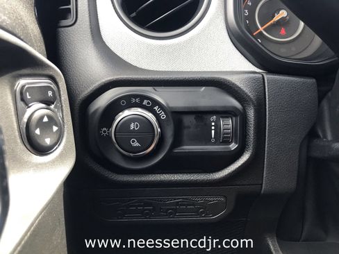 New 2025 Jeep Gladiator Sport image 29