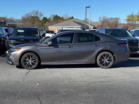 Used 2023 Toyota Camry SE image 6